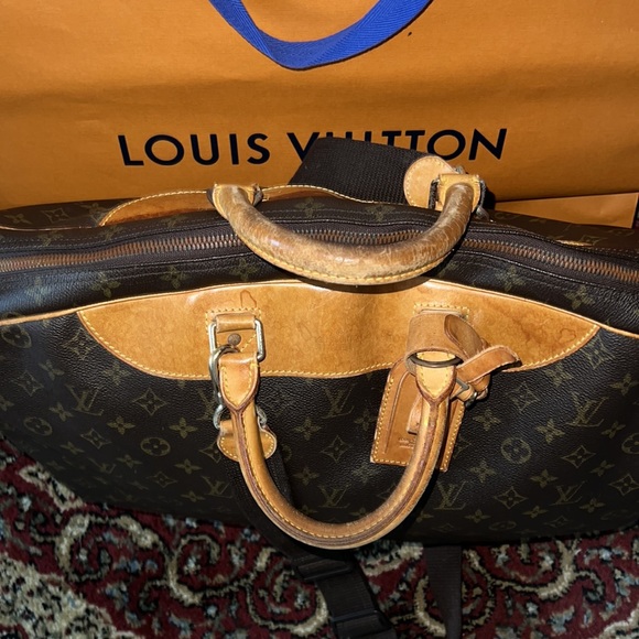 Authenticated Louis Vuitton travel bag with shoulder strap unisex - Picture 3 of 16